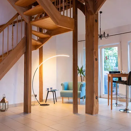 Denkmalgeschuetztes Fachwerkhaus Im Zentrum Mit Garage Apartment