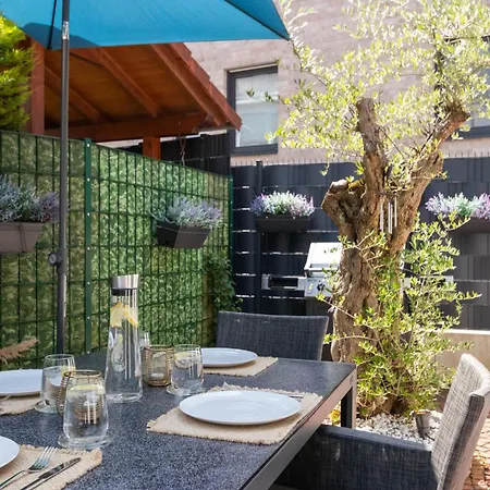 Denkmalgeschuetztes Fachwerkhaus Im Zentrum Mit Garage *