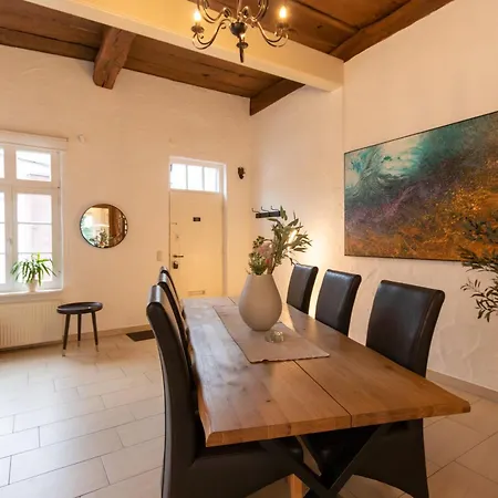 Denkmalgeschuetztes Fachwerkhaus Im Zentrum Mit Garage Appartement